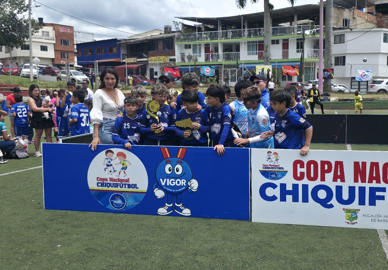 Supercampeones, clasificado a la gran final Nacional de la Chiquifútbol. Fue el único equipo que ganó todos sus cinco encuentros.