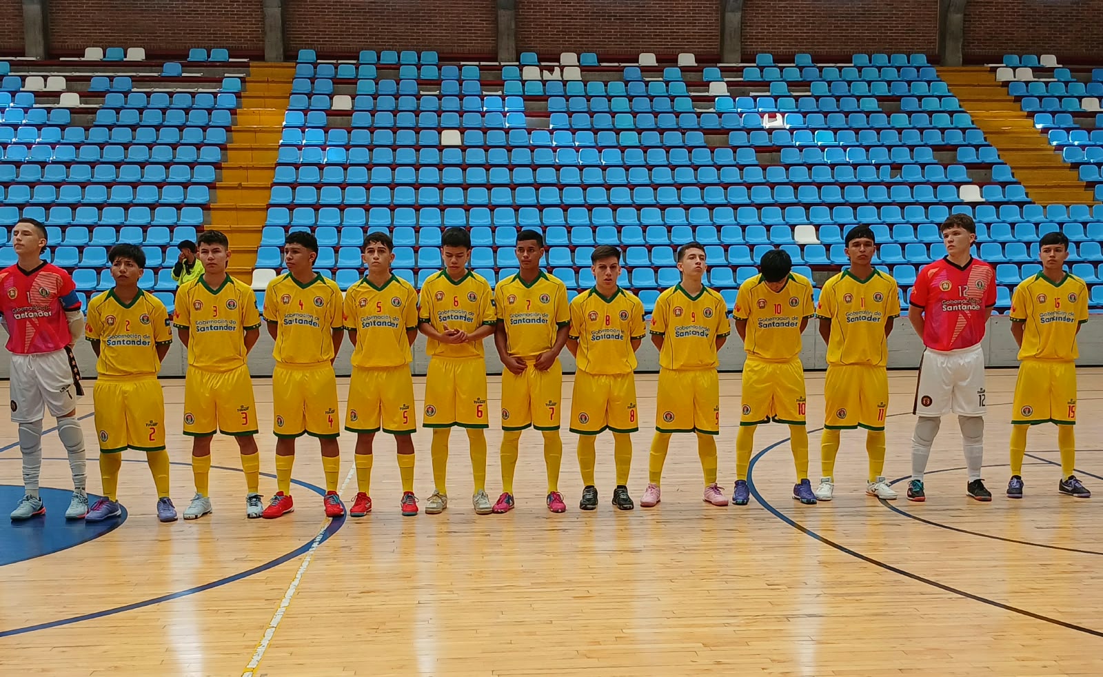 Esta es la Selección Santander Sub17 que hoy venció 7-0 a Tolima por el Nacional Interligas Sub17 de Futsal Clasificatorio que se juega en Bogotá